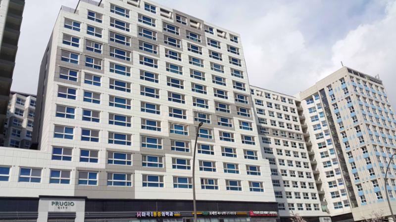 세련되고 감각적인 디자인 외관을 갖춘 마곡나루역보타닉푸르지오시티 단지 전경이에요