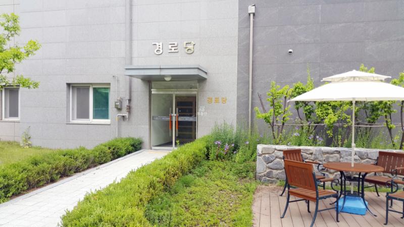 어르신들의 다양한 여가활동과 커뮤니티 활동을 함께 나눌 수 있는 단지 내 경로당이에요