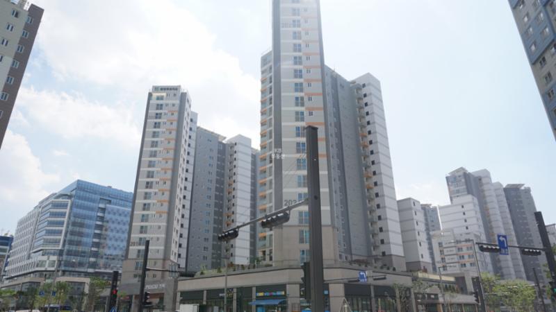 총 390세대, 6개 동으로 구성된 단지에요