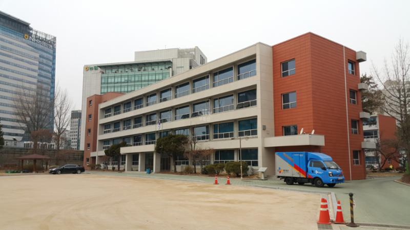 도보 통학거리에 위치한 창덕여자중학교 입니다