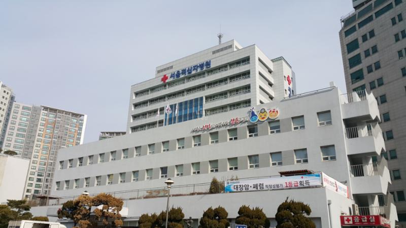 단지와 인접한 서울적십자병원 입니다
