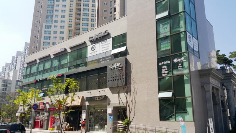 다양한 점포가 입점해 있는 당산역롯데캐슬프레스티지 단지 내 상가에요