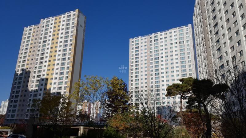단지 주변으로 다양한 생활 편의시설이 인접해 있어 쾌적한 생활 인프라를 누릴 수 있어요