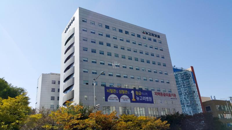 한강센트럴자이2단지 아파트 단지 근방에 있는 의료시설로써 도보거리에 위치하고 있으며 응급상황 발생시에도 신속하게 조치를 받을수 있어서 편리하게 이용이 가능할 것 같습니다