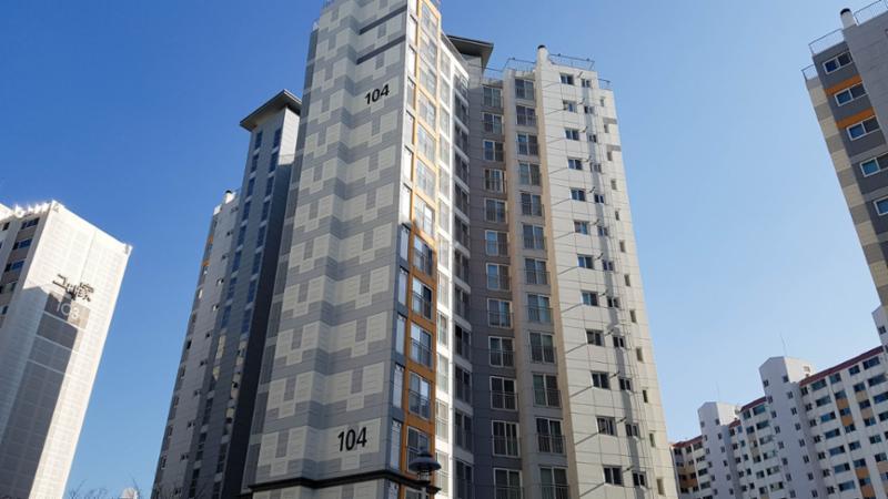 화성병점양우내안애의 단지 전경 모습이에요