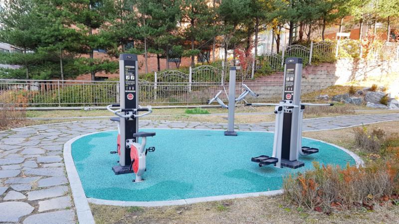 단지 내에 위치한 주민운동시설이에요