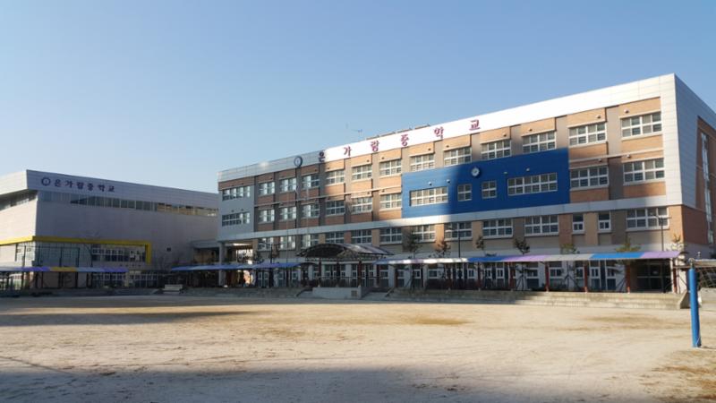 단지 주변에 있는 은가람중학교 입니다