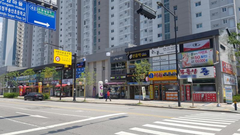 다양한 점포가 입점해 있는 호반베르디움1차 단지 내 상가예요