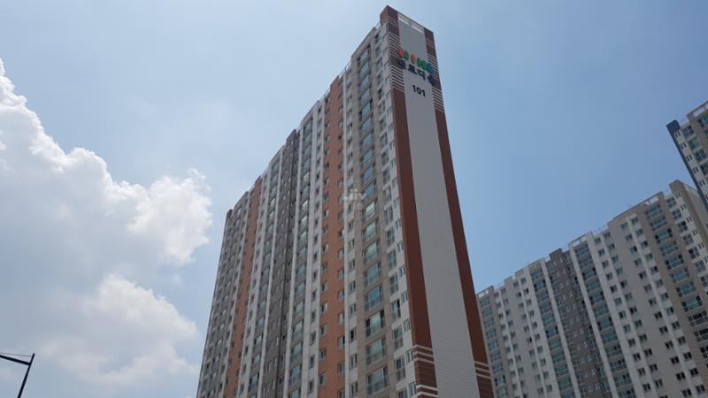호반베르디움 1차 101동 단지의 전경 모습이에요