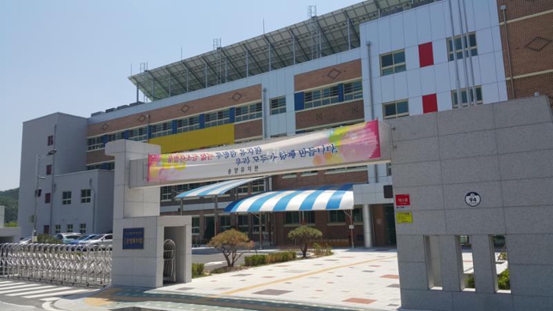 단지 주변에 위치한 공립단설유치원입니다