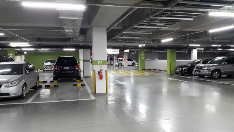 단지 내 지하주차장이에요