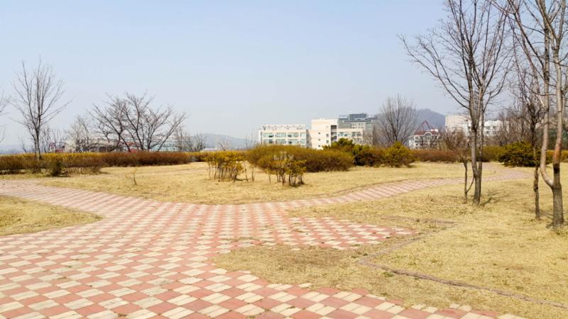 노고산동근린공원입니다