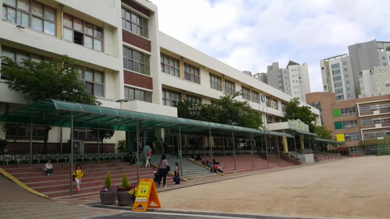북성초등학교입니다
