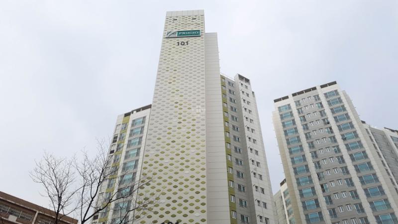 단지만의 특별한 외관 디자인으로 품격 있고 고급스러움이 느껴지는 단지 모습이에요