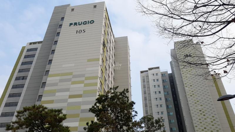 2015년 11월에 입주한 단지답게 세련된 단지 외관 디자인이 돋보이며 깨끗한 외관 상태를 보여주고 있어요