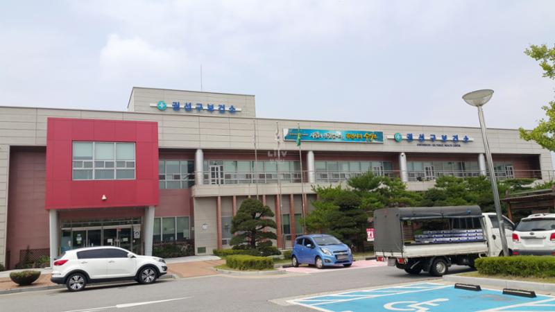 단지 주변에 권선구보건소가 위치하고 있어 주민들의 보건 관련 업무를 신속하고 편안하게 처리해 줄 수있는 공공기관으로 편리하게 이용이 가능합니다