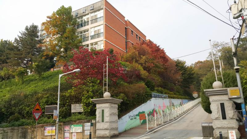 차량 5분으로 통학이 가능한 용인고등학교 입니다