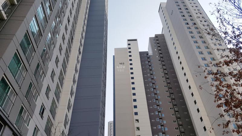 단지만의 특별한 외관 디자인으로 품격 있고 고급스러움이 느껴지는 단지 모습이에요