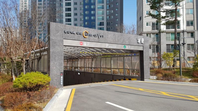 단지 내 주차장 출입구이고요