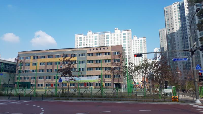 단지 배정학교인 함박초등학교 입니다