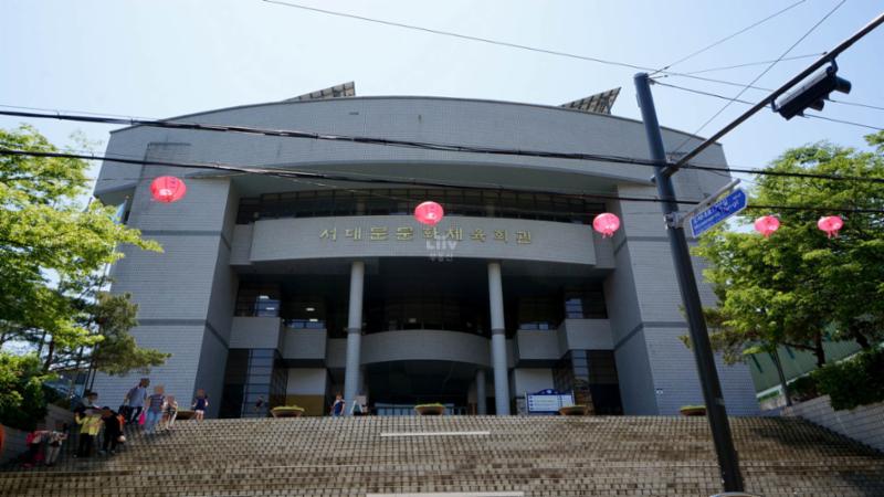 단지 인근에 위치해 있는 공공체육시설입니다