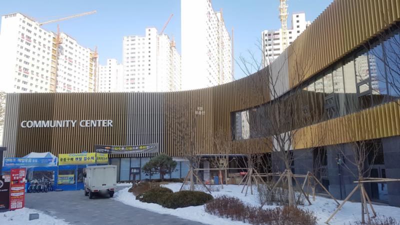 단지 내 커뮤니티시설로 단지 안에서 입주민들과의 친목은 물론 여가생활까지 즐길 수 있는 공간이 마련되어 있어요
