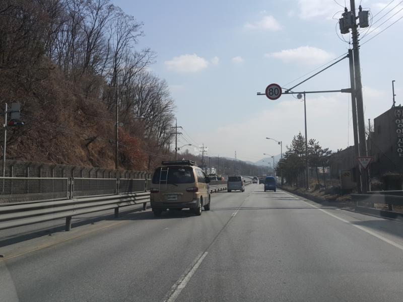단지와 인접해 있는 3번 국도입니다