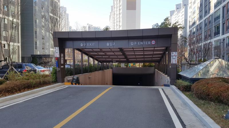 e편한세상태전2차 아파트 단지 내 지하주차장입니다