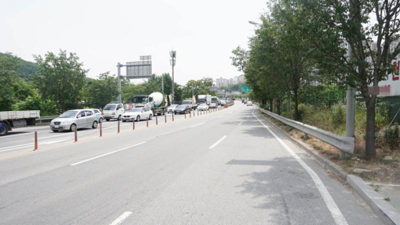 단지 인근에 위치한 45번 국도입니다
