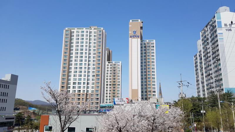 고급스러운 디자인과 차별화된 분위기로 단지의 품격을 한층 더 높이는 광주역대광로제비앙 단지전경 모습이에요