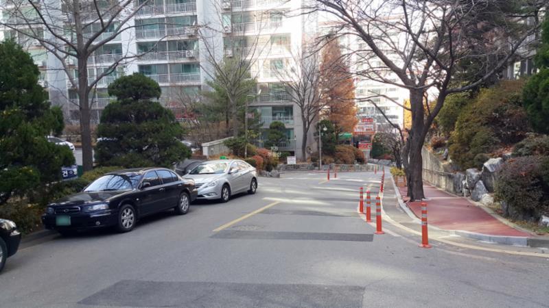 단지 내부를 이어주는 도로입니다