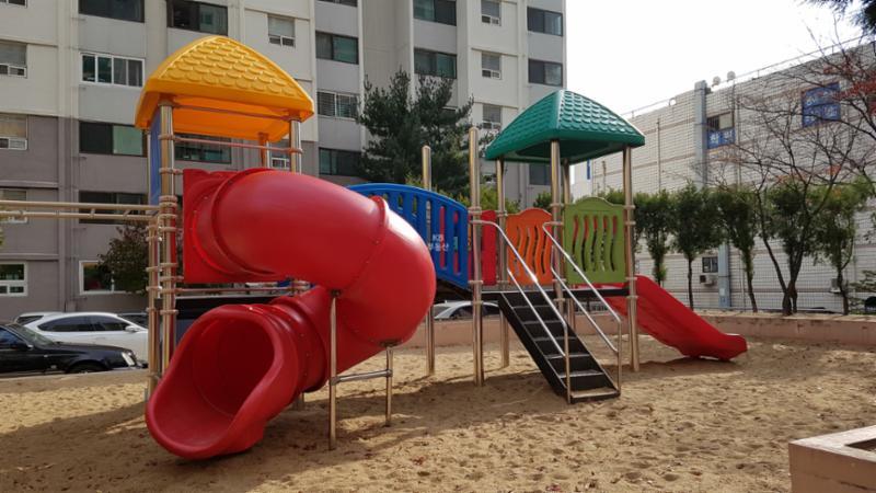 아이들이 뛰어놀 수 있는 놀이터에요