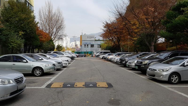 단지 내부를 이어주는 도로에요