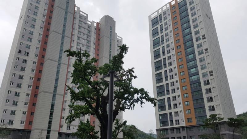 동천더샵파크사이드 아파트 단지 전경 모습이에요