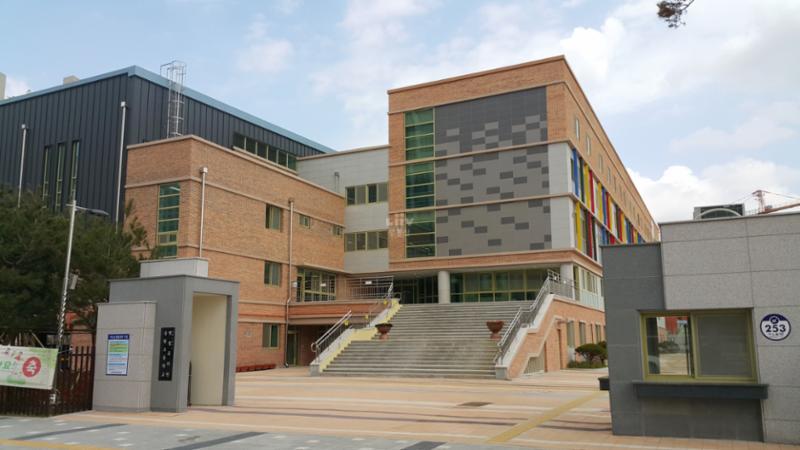송린초등학교입니다
