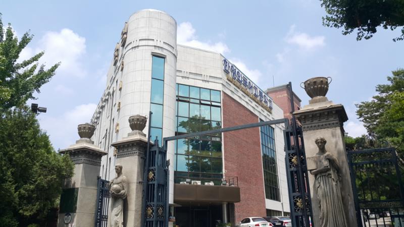 단지 인근에 위치해 있는 한영외국어고등학교입니다