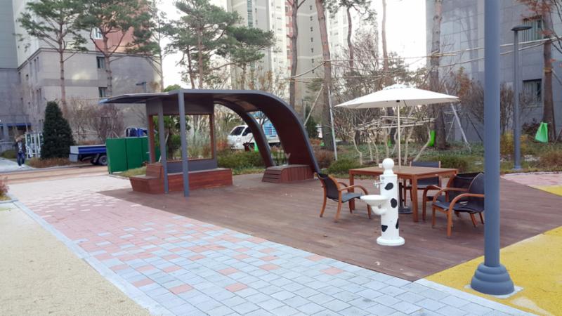 단지 내에 마련되어 있는 쉼터예요