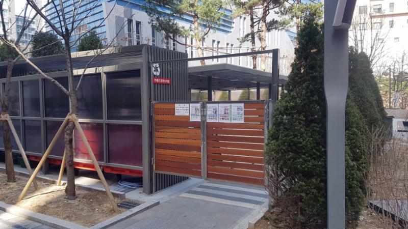 대치SK뷰 단지 내 분리수거장이에요
