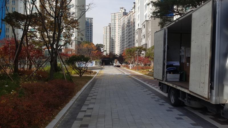 힐스테이트청계의 단지 내 도로에요