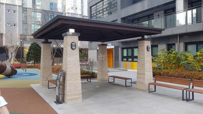 힐스테이트청계의 단지 내 주민쉼터 공간이에요