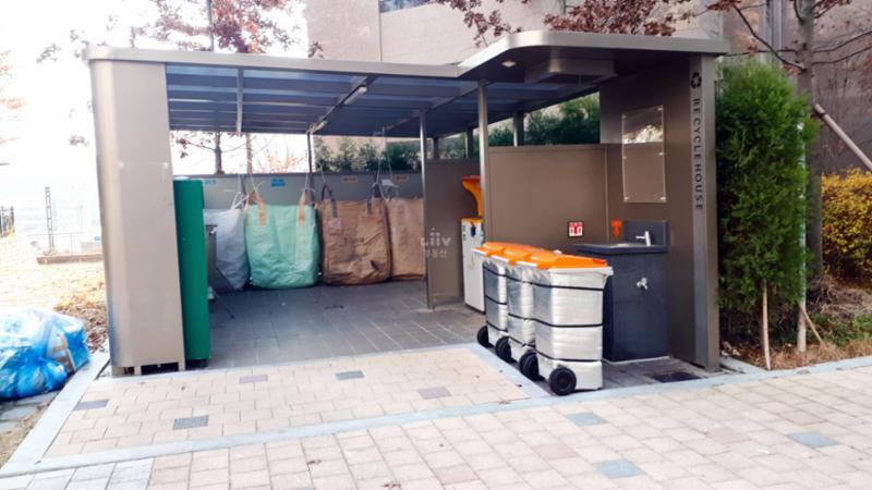 쓰레기, 재활용 쓰레기를 버릴 수 있도록 공간이 마련되어 있어요