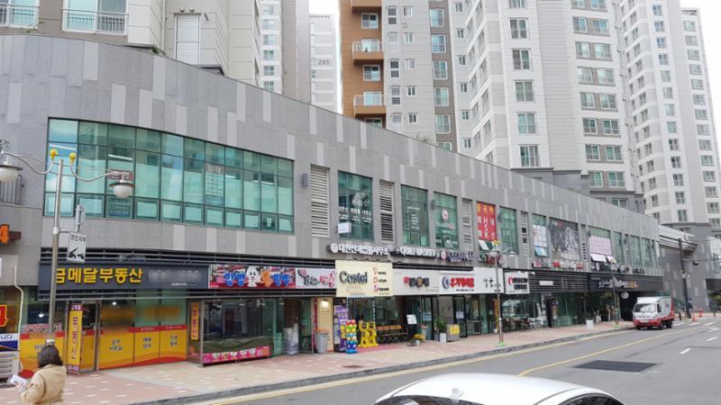상도두산위브트레지움2차의 단지 내 상가에요