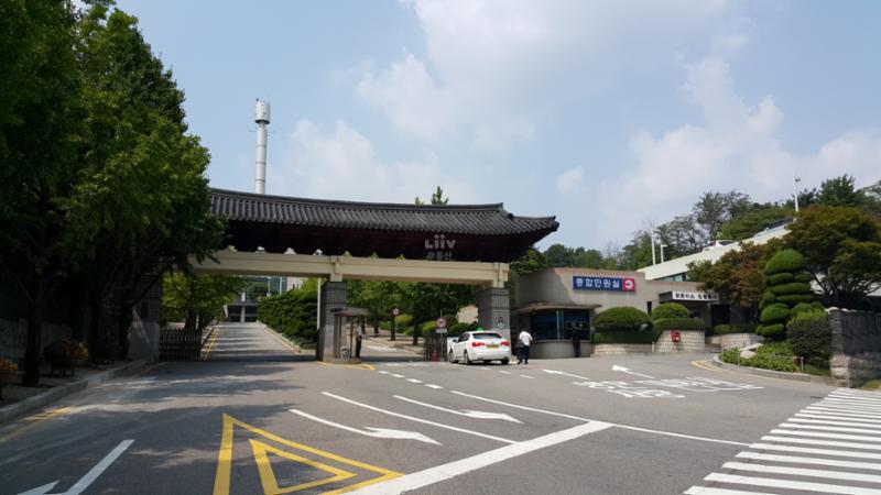 단지 주변에 위치한 경기지방경찰청 입니다