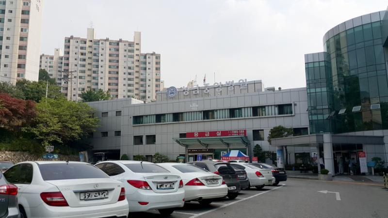 단지 주변에 위치한 대형 의료시설인 성남중앙병원입니다