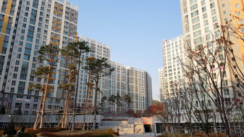 고급스러운 디자인과 차별화된 분위기로 단지의 품격을 한층 더 높이는 금강펜테리움센트럴파크IV 전경 모습이에요