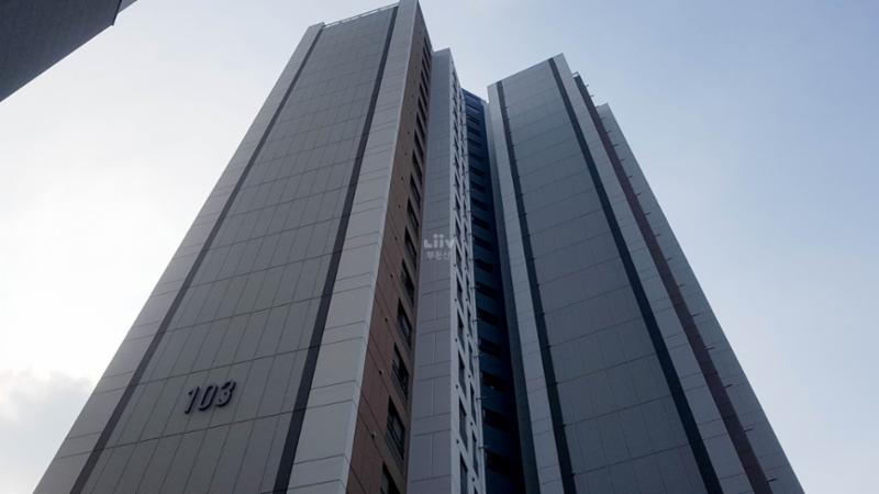 마포자이3차의 깔끔하고 세련된 전경 사진이에요