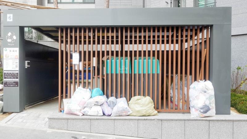 입주민들의 생활 편의를 위하여 재활용 분리수거장을 야외에 별도로 설치하여 편의를 높였으며, 단지를 깨끗하게 관리할 수 있어요