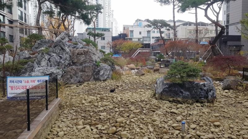 래미안미드카운티의 단지 내 조경이에요