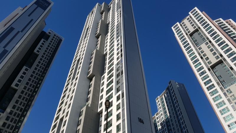 서울숲리버뷰자이 총 주차대수는 1,351대 이며 세대당 주차대수는 1