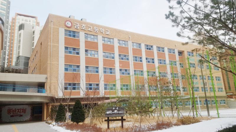 단지와 인접한 곳에 교육시설이 위치하고 있어 대중교통을 이용하지 않고도 편안하게 통학이 가능한 거리로 학생들은 편리하게 다닐수 있어서 좋습니다